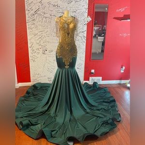 I am selling a hand made prom dress green and gold.